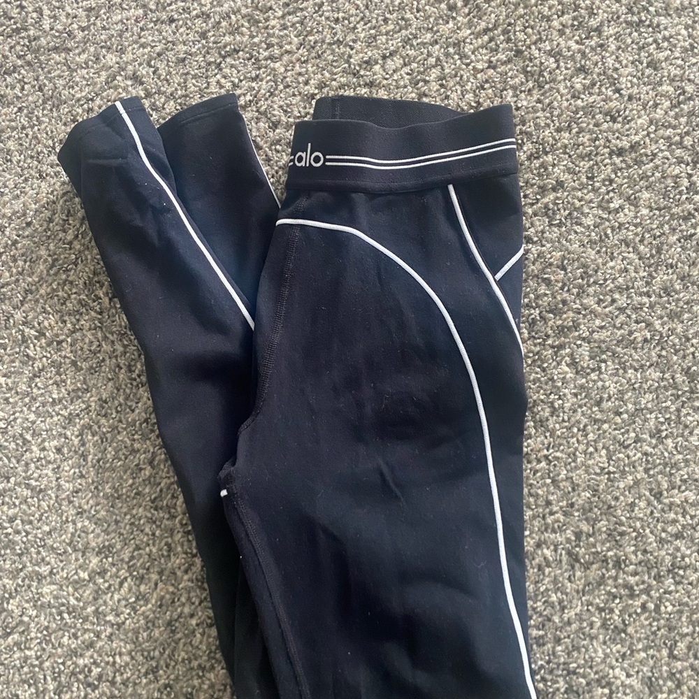 ALO Yoga heartthrob legging sz XS worn once! Great condition!